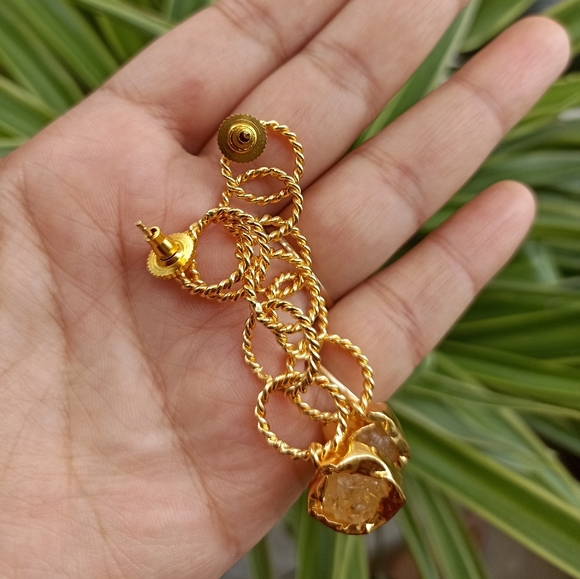 Very pretty handmade gold plated stone studded drop earrings - Picture 5 of 6